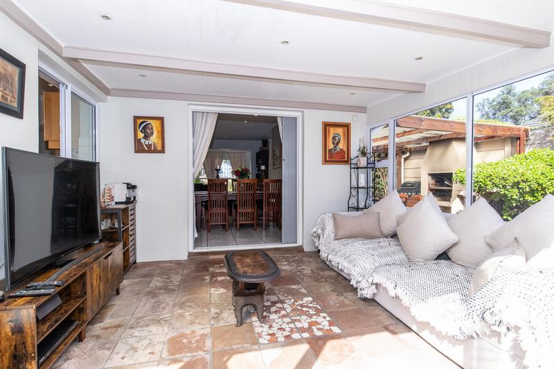 5 Bedroom Property for Sale in Meadowridge Western Cape